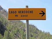 La segnaletica
per il lago Vercoche
(7426 bytes)